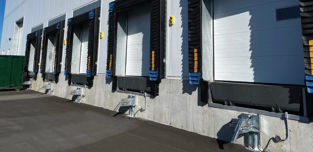 dock leveler, grey dock leveler, hydraulic dock leveler, truck restraint and dock leveler, combo panel toronto dock leveler